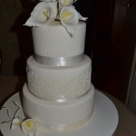 WEDDING CAKE WITH ARUM LILY-1